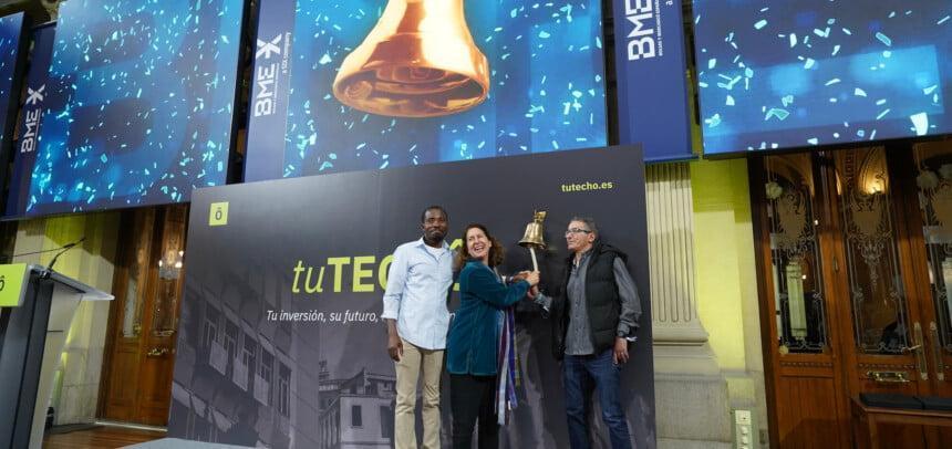 Clement Dwamena, primer trabajador de tuTECHÔ; Blanca Hernández, presidenta de tuTECHÔ; y Hassan Saksa, primer inquilino de tuTECHÔ.