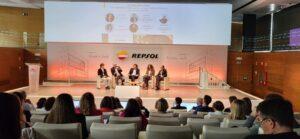 Mesa de debate en el 6º toolkitDIRSE & Repsol