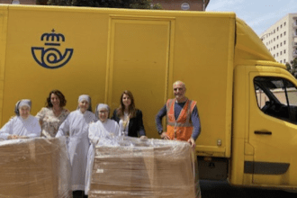 ayuda humanitaria de empleados y empleadas de Correos a las Hermanitas de los Pobres de Málaga