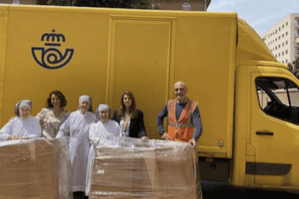 ayuda humanitaria de empleados y empleadas de Correos a las Hermanitas de los Pobres de Málaga