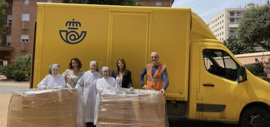 ayuda humanitaria de empleados y empleadas de Correos a las Hermanitas de los Pobres de Málaga