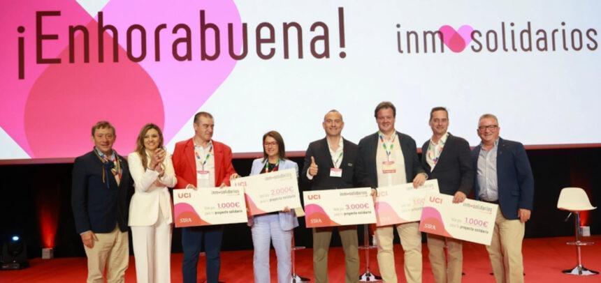 Entrega de reconocimientos en los Premios Inmosolidarios - UCI