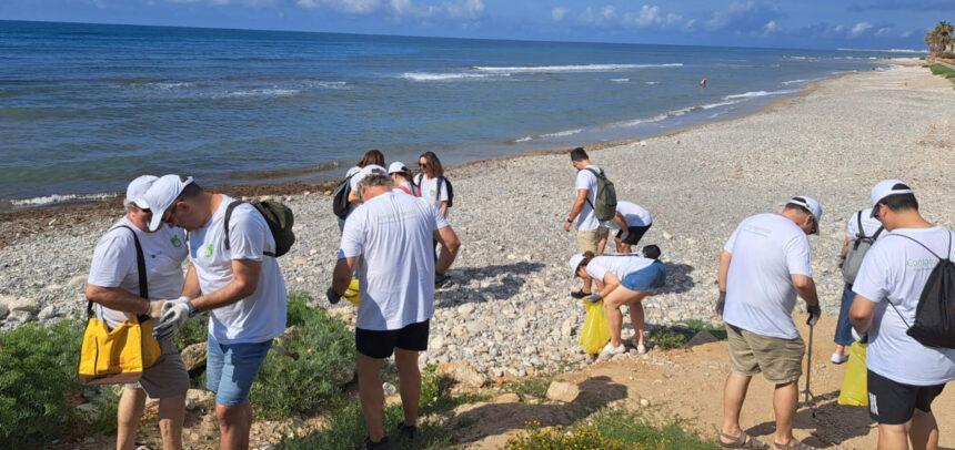 Jornada de voluntariado en las playas de Sitges - Autopistas