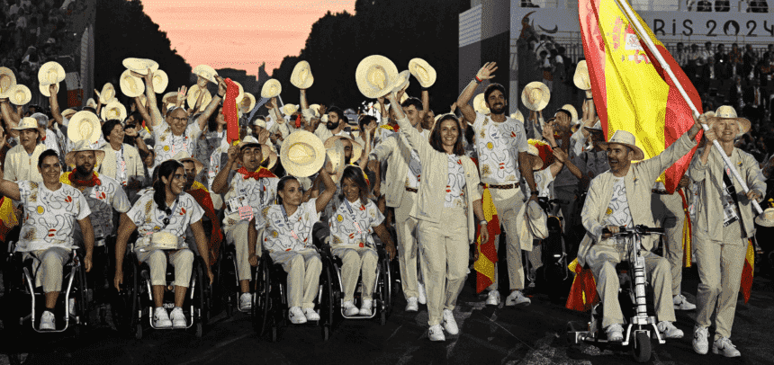 Equipo paralímpico español en la ceremonia de inauguración de París 2024