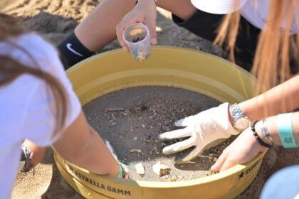 Recogida de microplásticos y otros residuos en “La Festa de la Platja"