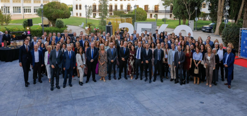 IBERCAJA RECONOCE LA FIDELIDAD Y EL COMPROMISO DE 136 EMPLEADOS QUE CUMPLEN 25 Y 40 AÑOS DE ANIVERSARIO