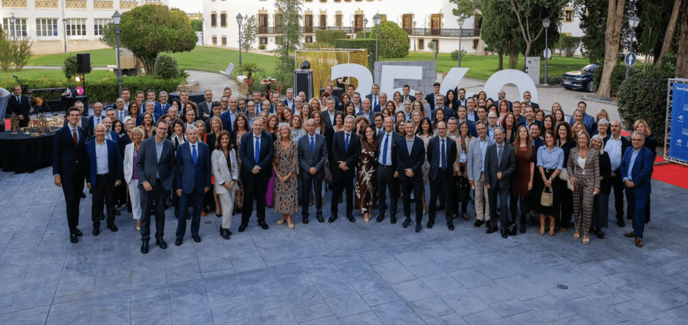 IBERCAJA RECONOCE LA FIDELIDAD Y EL COMPROMISO DE 136 EMPLEADOS QUE CUMPLEN 25 Y 40 AÑOS DE ANIVERSARIO