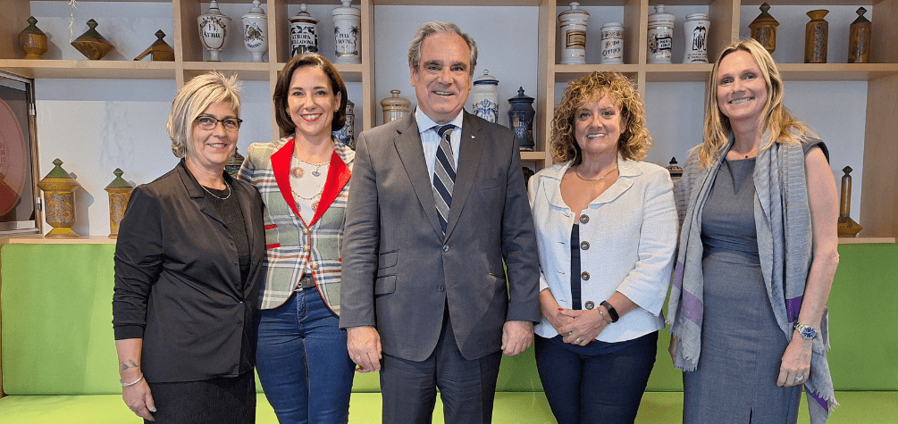 El acuerdo favorecerá el desarrollo de actividades de orientación y apoyo a pacientes con incontinencia, así como campañas de sensibilización a la población y la promoción de su investigación