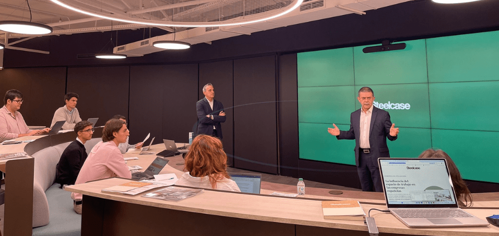 Según el informe ‘Revela 2024’, un 59% de las empresas reporta un aumento en la productividad tras la transformación de sus oficinas