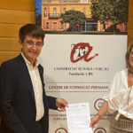 El acto de entrega del premio al trabajo titulado ‘Estudio de viabilidad para el diseño, la producción y la comercialización de generadores estacionarios de H2’ -elegido por su aplicabilidad, entre otros factores- tuvo lugar en la Fundació URV Centre de Transferència de Tecnologia i Innovació