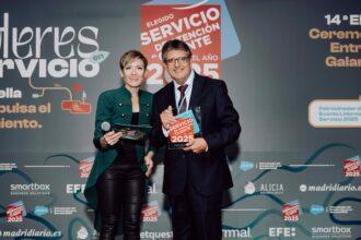 Francesc Carreño recibe el Premio al Mejor Servicio de Atención al Cliente del Año 2025 en la categoría de Sistemas de Audición y Óptica