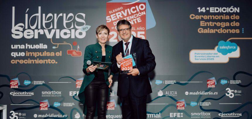 Francesc Carreño recibe el Premio al Mejor Servicio de Atención al Cliente del Año 2025 en la categoría de Sistemas de Audición y Óptica