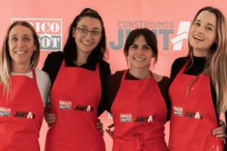 Raquel López (electricista), Jennifer López (fontanera), Isabel Obreo (carpintera) y Sylvia Salas (bricolaje y decoración)