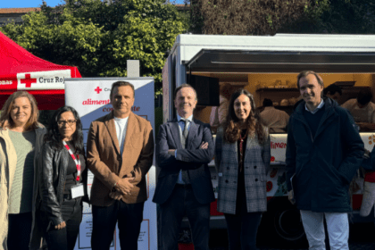 A bordo de la foodtruck, profesionales y alumnado de escuelas de hostelería como el CIFP Carlos Oroza de Pontevedra, CIFP Vilamarín de Ourense, IES Sanxillao de Lugo y CIFP Paseo das Pontes A Coruña