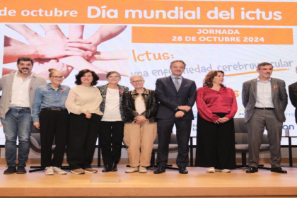 Durante el acto, también se abordó la patología desde su dimensión social a través de una cercana charla sobre "Las familias y su importancia en el proceso de recuperación tras un ictus"