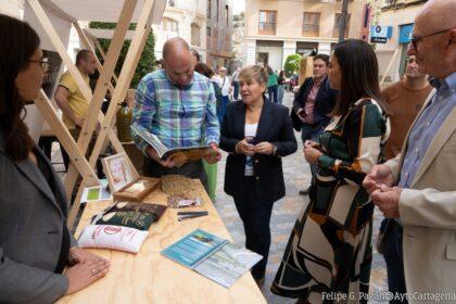 Cartagena impulsa el consumo de productos ecológicos locales con un mercado en la plaza Castellini