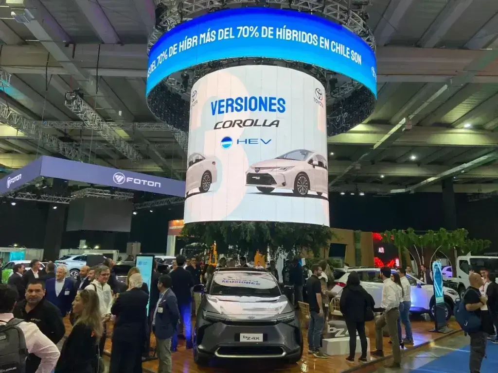​Toyota participa por primera vez en Experiencia E y reafirma su posición: “Todas las tecnologías tienen que combatir el carbono”