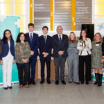 Equipo ganador de Universidad Pontificia Comillas, apoyados por el equipo de la Fundación Pro Bono España