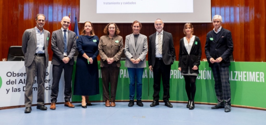 Foto institucional de los ponentes junto a la Ministra de Sanidad Mónica García