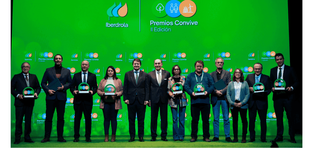 Mañueco y Galán con los ganadores de los Premios Convive