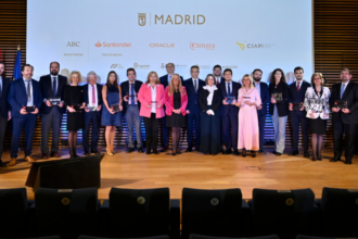 Imagen grupal de la entrega de premios de la Comunidad de Madrid a Globant