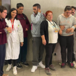 Esta actividad, guiada por el equipo de enfermería, comienza con la recepción en el hospital de un grupo de pacientes a los que acompañan