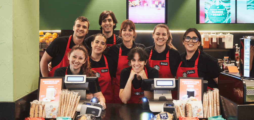 Foto grupal de los trabajadores que forman parte del nuevo local en Valencia