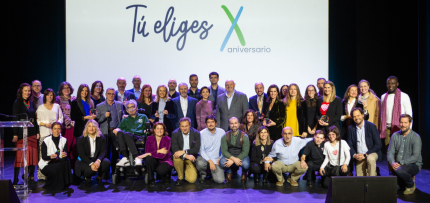 Foto grupal con todos los proyectos ganadores del programa 'Tú Eliges'