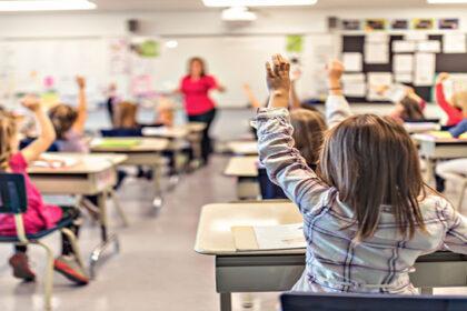 POLIDEPORTIVOS TRANSFORMADOS EN AULAS, COCINAS TEMPORALES O ESPACIOS PARA HACER DEPORTE PARA LA INFANCIA AFECTADA POR LA DANA