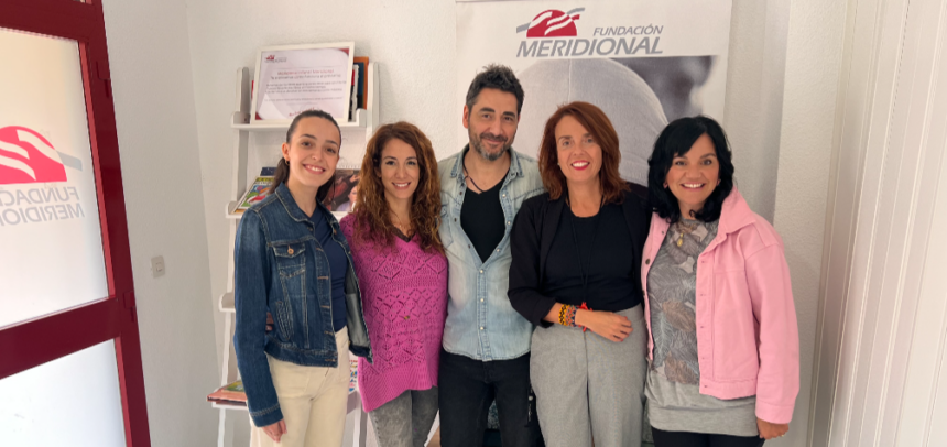 Representantes de BabyDespensa y la Fundación SACYR durante su visita al local de Vallecas