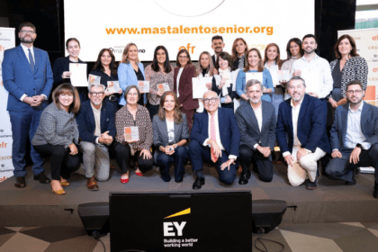 Entrega del distintivo en la sede de EY Madrid