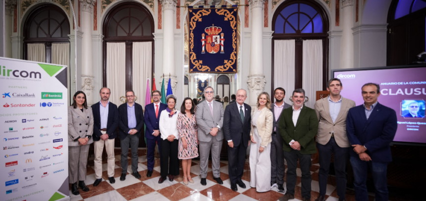 Presentación del Anuario de la Comunicación 2024 en el Ayuntamiento de Málaga