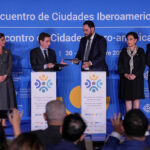 Firma de la Declaración de Madrid al terminar el I Encuentro de Ciudades Iberoamericanas