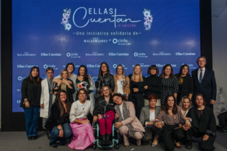 Foto grupal de los y las participantes junto a Patricia González Velasco (Madrid), Joana Aramendía Duque (Navarra), Ángela Domínguez Dorado (Madrid) y Alba Saskia Rivas (Girona)