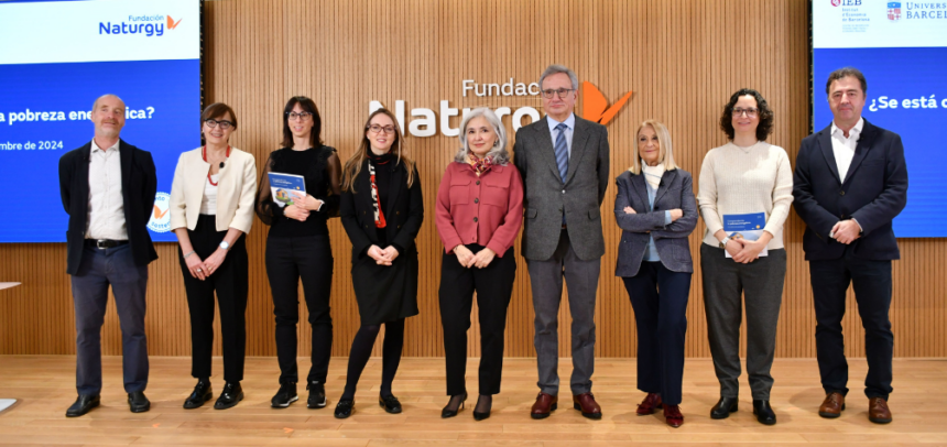 Foto grupal de los colaboradores del estudio ‘Comprendiendo la pobreza energética. Un análisis de la persistencia'