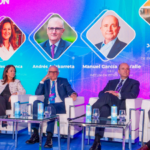 Mercedes Oblanca, presidenta de Accenture en España y Portugal; Germán del Real, director general de Ayesa; Luis Abad, consejero delegado de Capgemini; Manuel García del Valle, CEO de Inetum en Iberia y Latam; y Víctor López-Barrantes, country manager de NTT DATA España, compartieron su visión de la transformación digital en el Día de la Consultoría