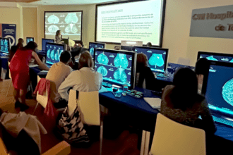 Personal sanitario durante el curso en Contrast-Enhanced Mammography