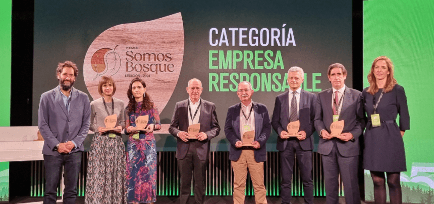 Luis Javier Sánchez, director de Sostenibilidad Forestal de Ence, fue el encargado de recoger este reconocimiento