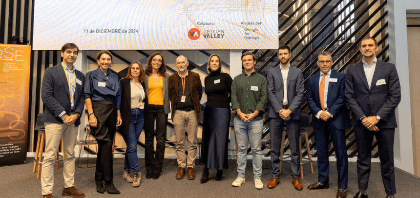 Foto de Familia de derecha a la izquierda: Álvaro Remón, Luis Pedroza Iñaki Gómez, Íñigo Peña, Gala Díaz , Víctor Viñuales, Ana Gascón, Aurora Felez, Verónica Orallo y Carlos Arango