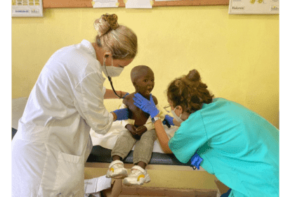 Voluntarias españolas de Fundación Recover durante una misión pediátrica en Camerún