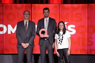 David Cazorla, presidente de Henkel Ibérica, recoge el premio a la Igualdad