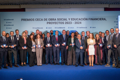 Foto de los premiados en Obra Social y Educación Financiera