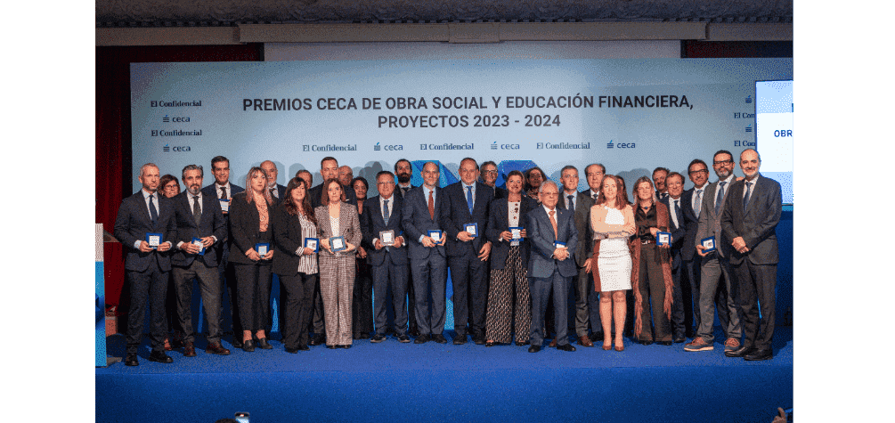 Foto de los premiados en Obra Social y Educación Financiera