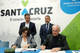 Acto de firma entre Fudación Moeve y Fundación Metrópoli