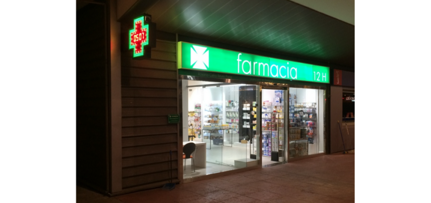 Exterior de una farmacia