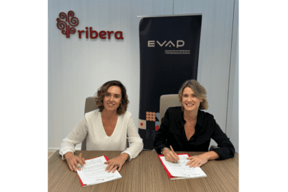 Elisa Tarazona y Marta Iranzo en la firma del convenio Ribera