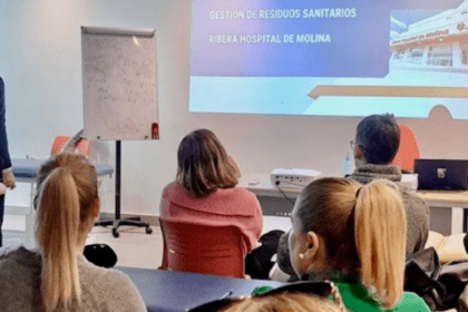 Los profesionales de Ribera Hospital de Molina reciben un curso sobre buenas prácticas sobre clasificación de residuos hospitalarios