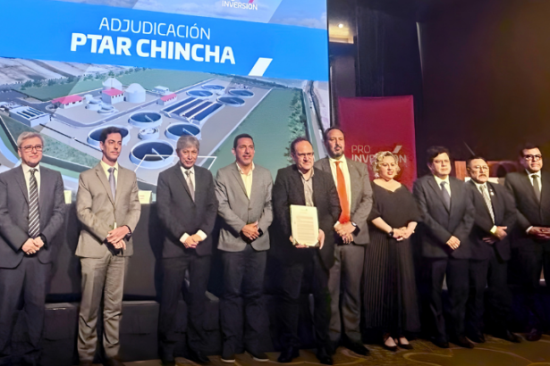 Acto público en el que ProInversión adjudicó a Aqualia el proyecto de la PTAR Chincha