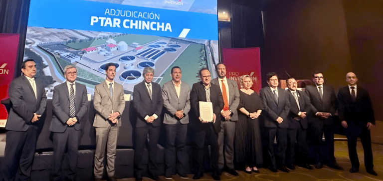 Acto público en el que ProInversión adjudicó a Aqualia el proyecto de la PTAR Chincha