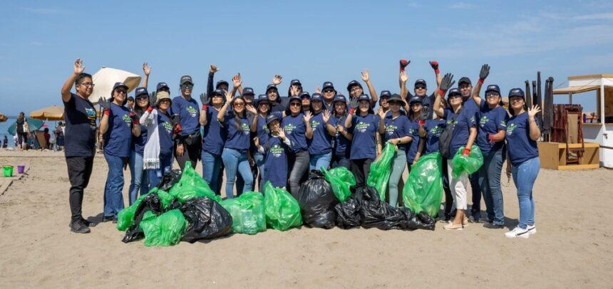 Caja Arequipa realiza jornada de limpieza en ocho playas del Litoral Peruano